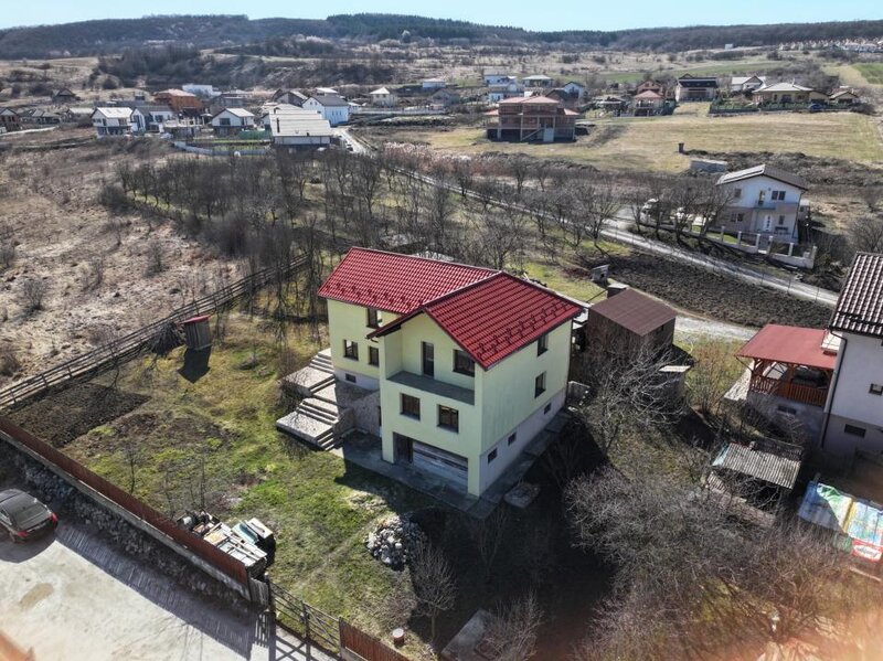 Chinteni, strada Iris, casa individuala pe 1.000 mp teren la pret de duplex